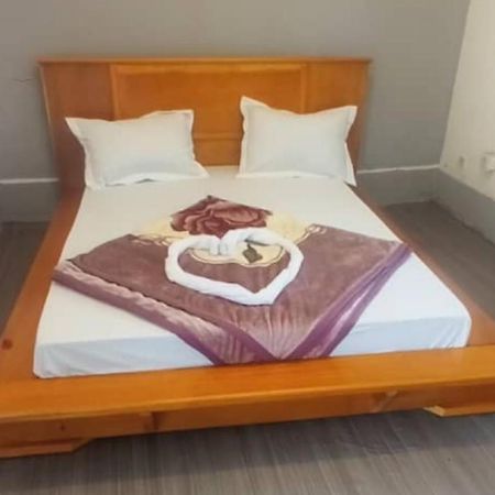 Bh Apero Club Hotel Bertoua Kültér fotó